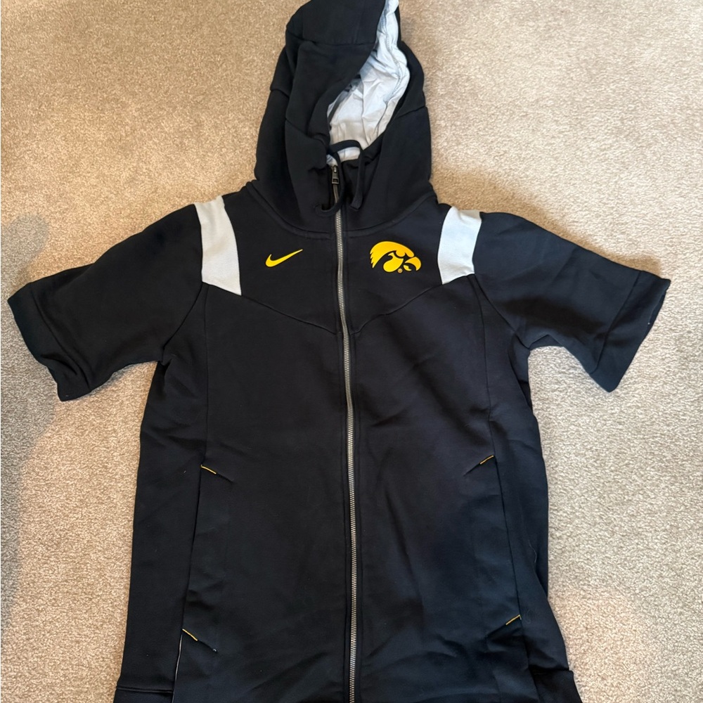 Nike Iowa Hawkeyes Short Sleeve Hooded Sweatshirt (thick)